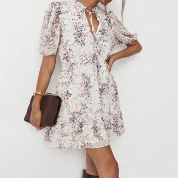 Missguided Dresses & Skirts - Missguided Multicolor Floral Dress with Puff Sleeves